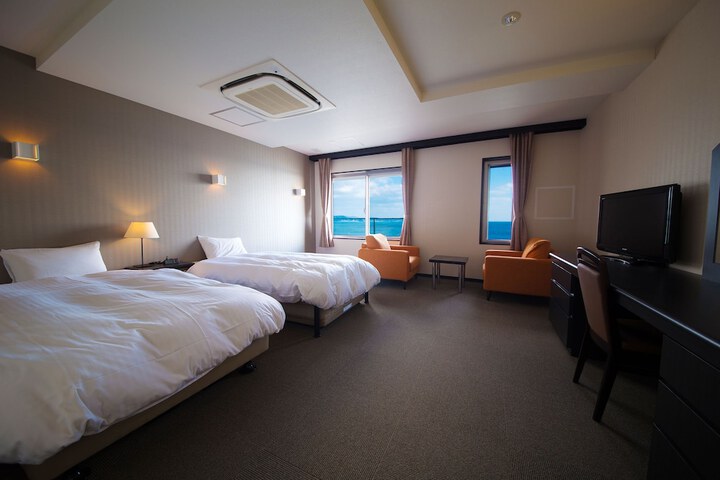 Room 7 of 25