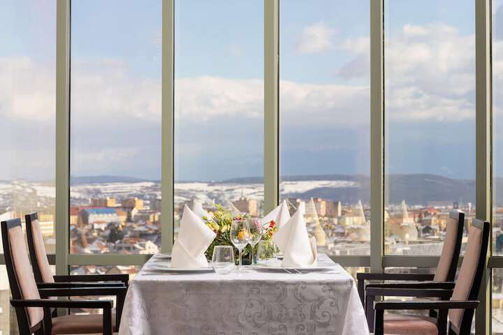 Dining 48 of 75