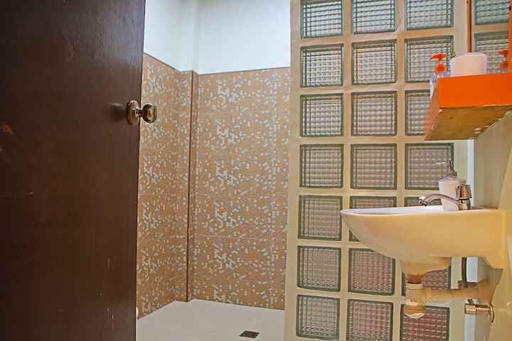 Room 16 of 32