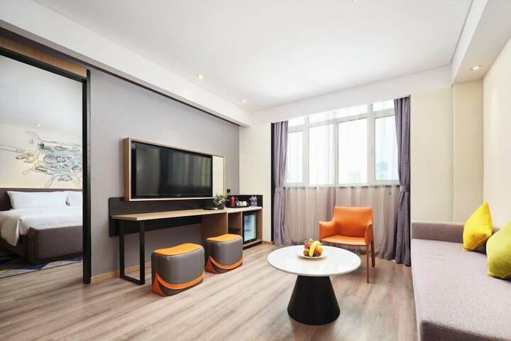 Room 10 of 20