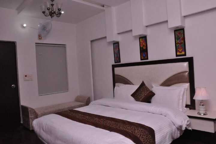 Room 5 of 11