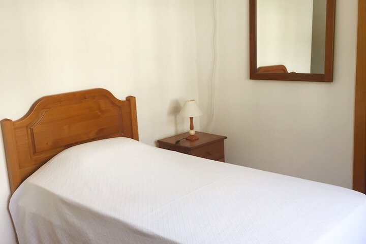 Room 13 of 28