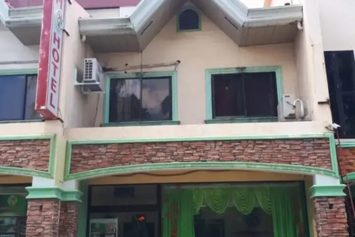 Shekinah Hotel by OYO Rooms