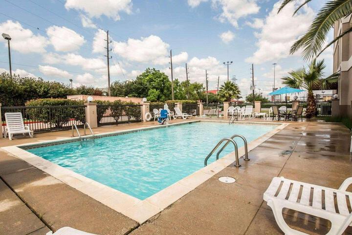 Hotel Pool