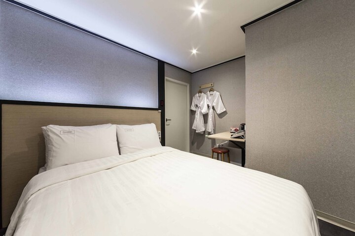 Room 12 of 20