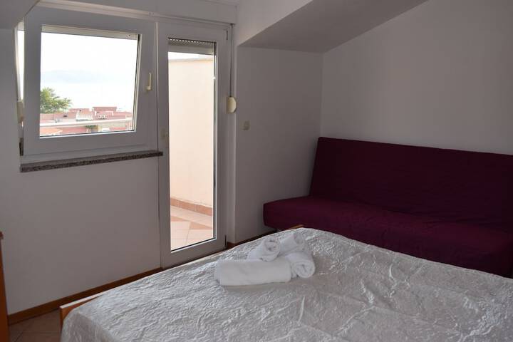 Room 6 of 33