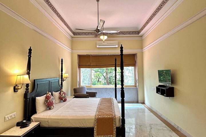 Room 12 of 89