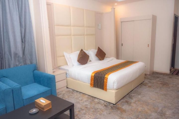 Room 9 of 24