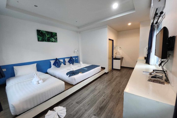 Room 12 of 293