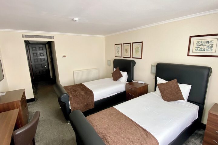 Room 28 of 69