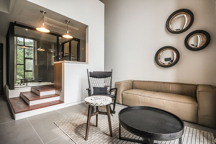 Hound Hotel Nampo