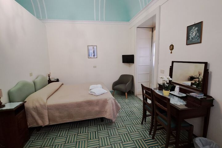 Room 13 of 110