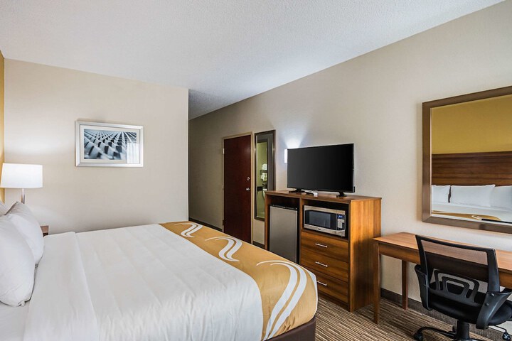 1 King Bed (14 of 16)