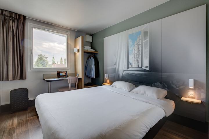 Room 8 of 55