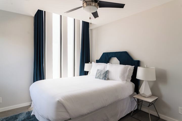 Room 6 of 28