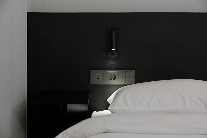 Room 13 of 66