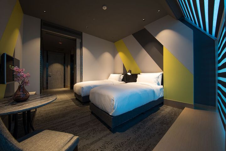 Room 4 of 17
