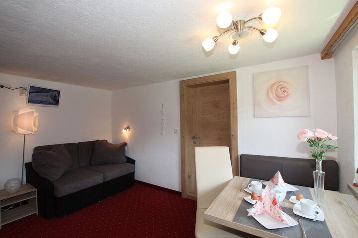 Room 9 of 33