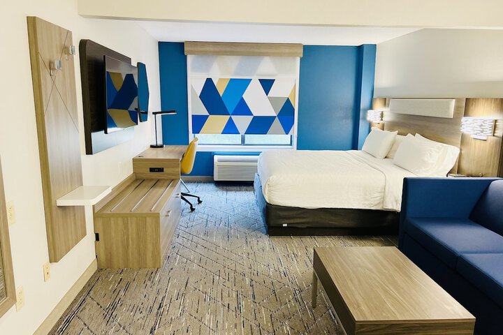 Standard King Bed Accessible (4 of 10)
