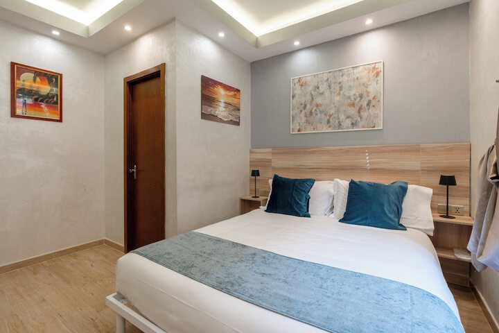 Room 2 of 32