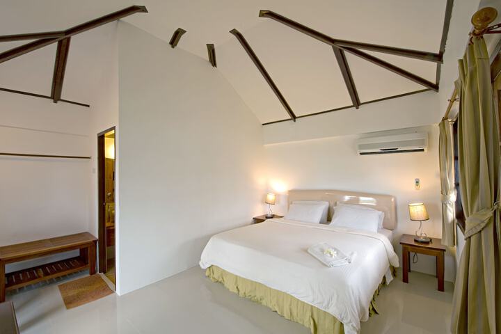 Room 3 of 87