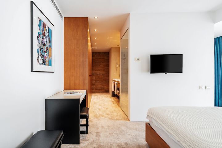 Room 42 of 150