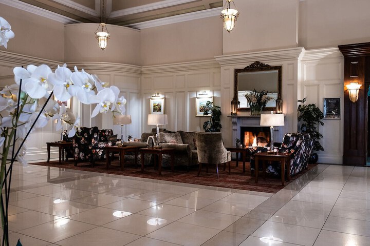 Entrance & Lobby