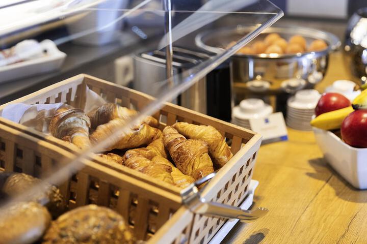 Breakfast/Coffee Service 17 of 28