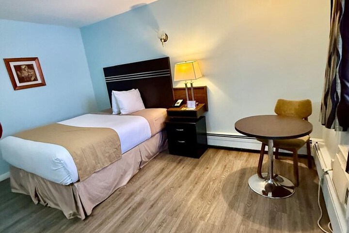 Room 5 of 15
