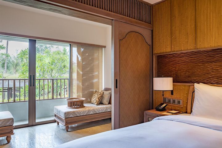 Room 27 of 107