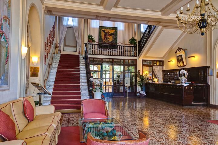 Hotel Lobby