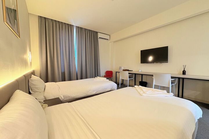 Room 17 of 30