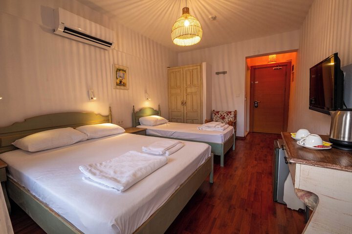 Room 34 of 228