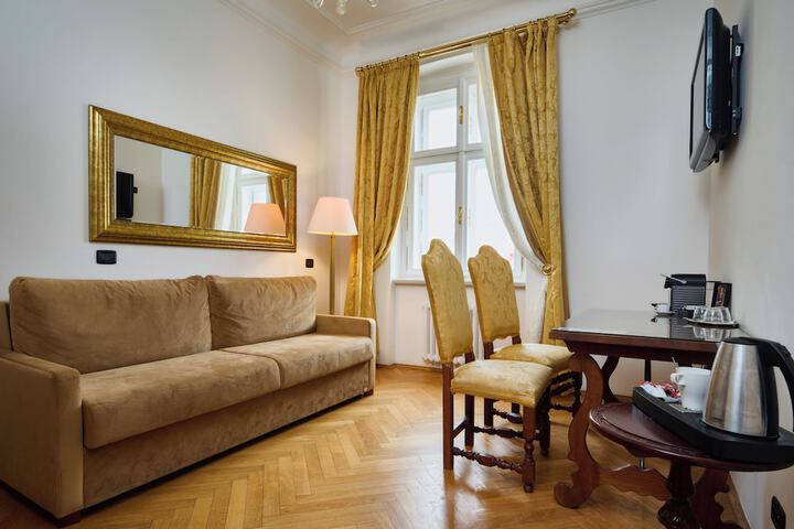 Room 21 of 59