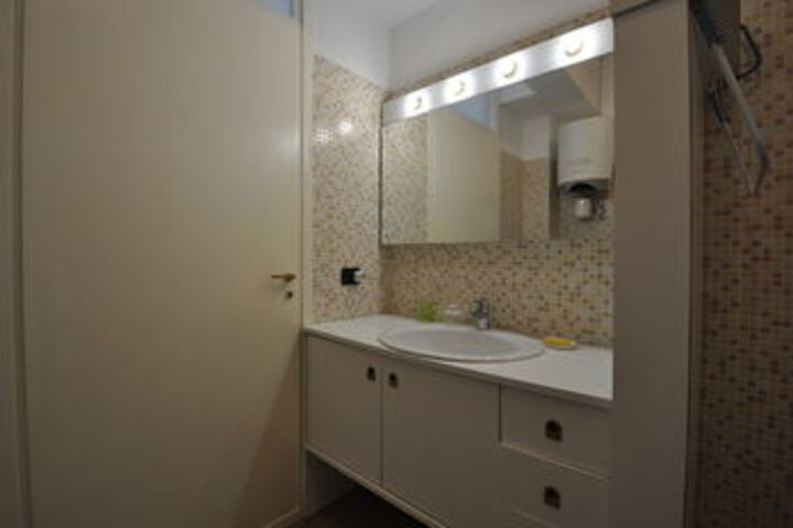 Room 15 of 74