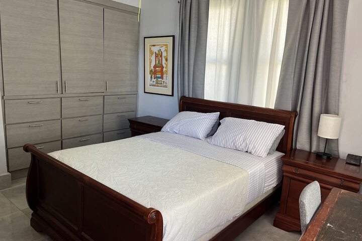 Room 8 of 10