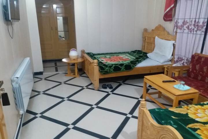 Room 14 of 33