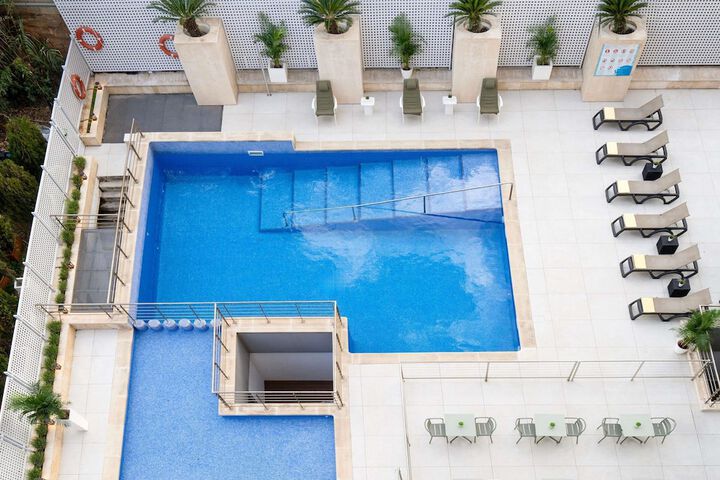 Hotel Pool