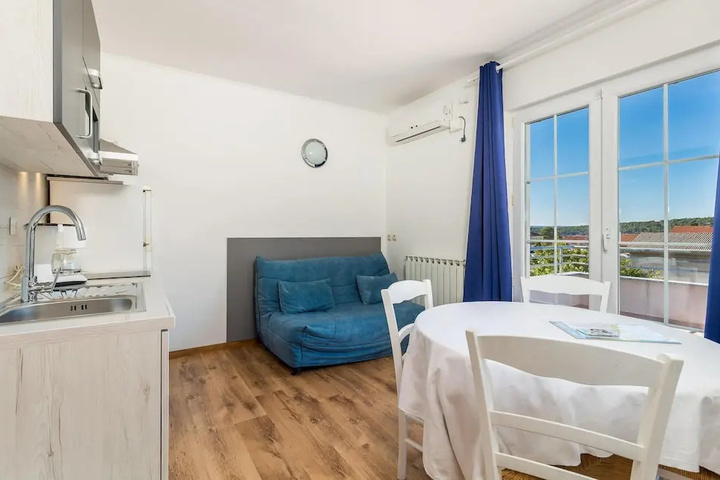 Room 2 of 18