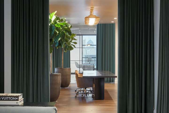 Business Center 23 of 27