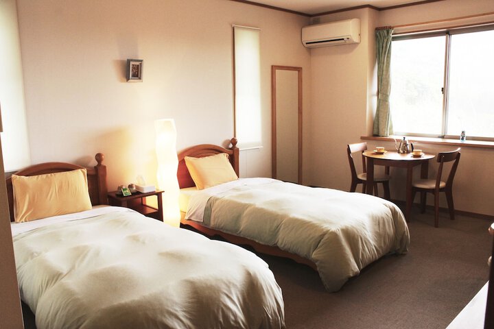 Room 4 of 32