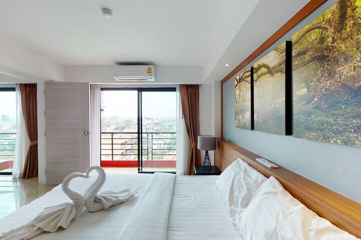 Room 52 of 181