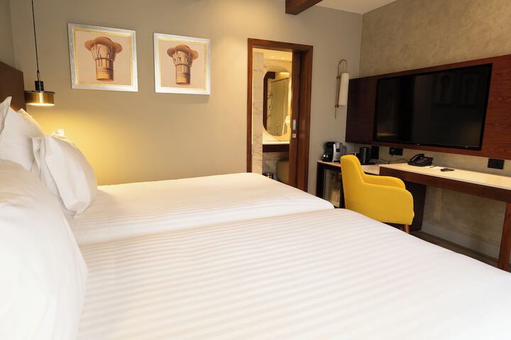 Room 16 of 36