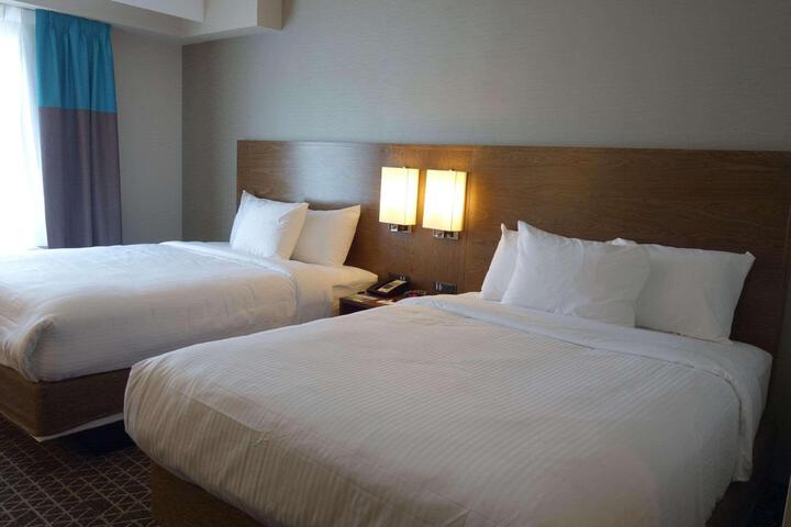 2 Queen Beds (2 of 4)