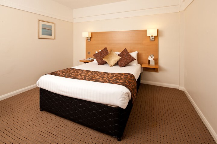 Room 3 of 71