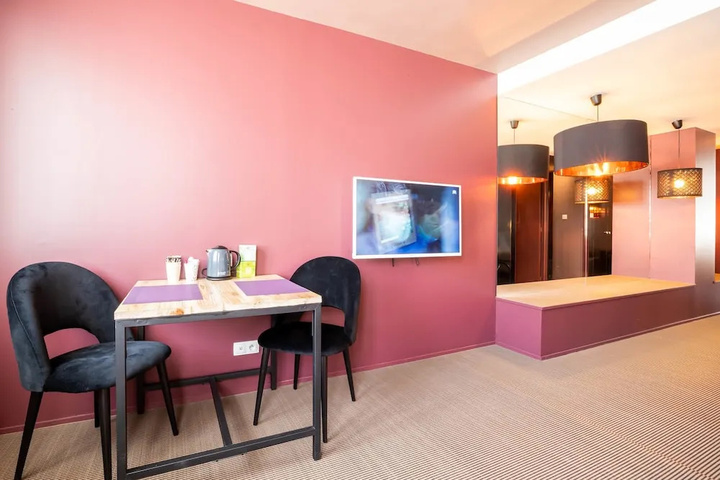 Room 8 of 20
