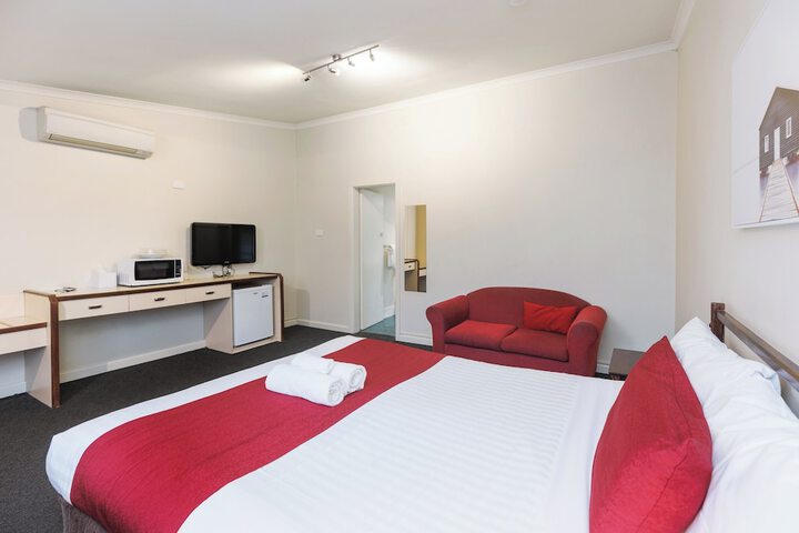 Room 32 of 49