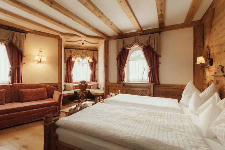 Room 10 of 28
