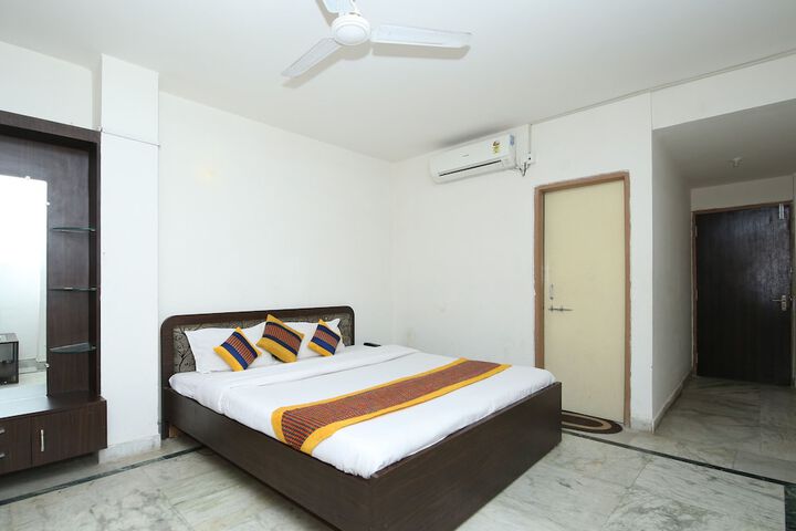 Room 9 of 24