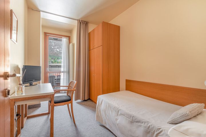 Room 10 of 66